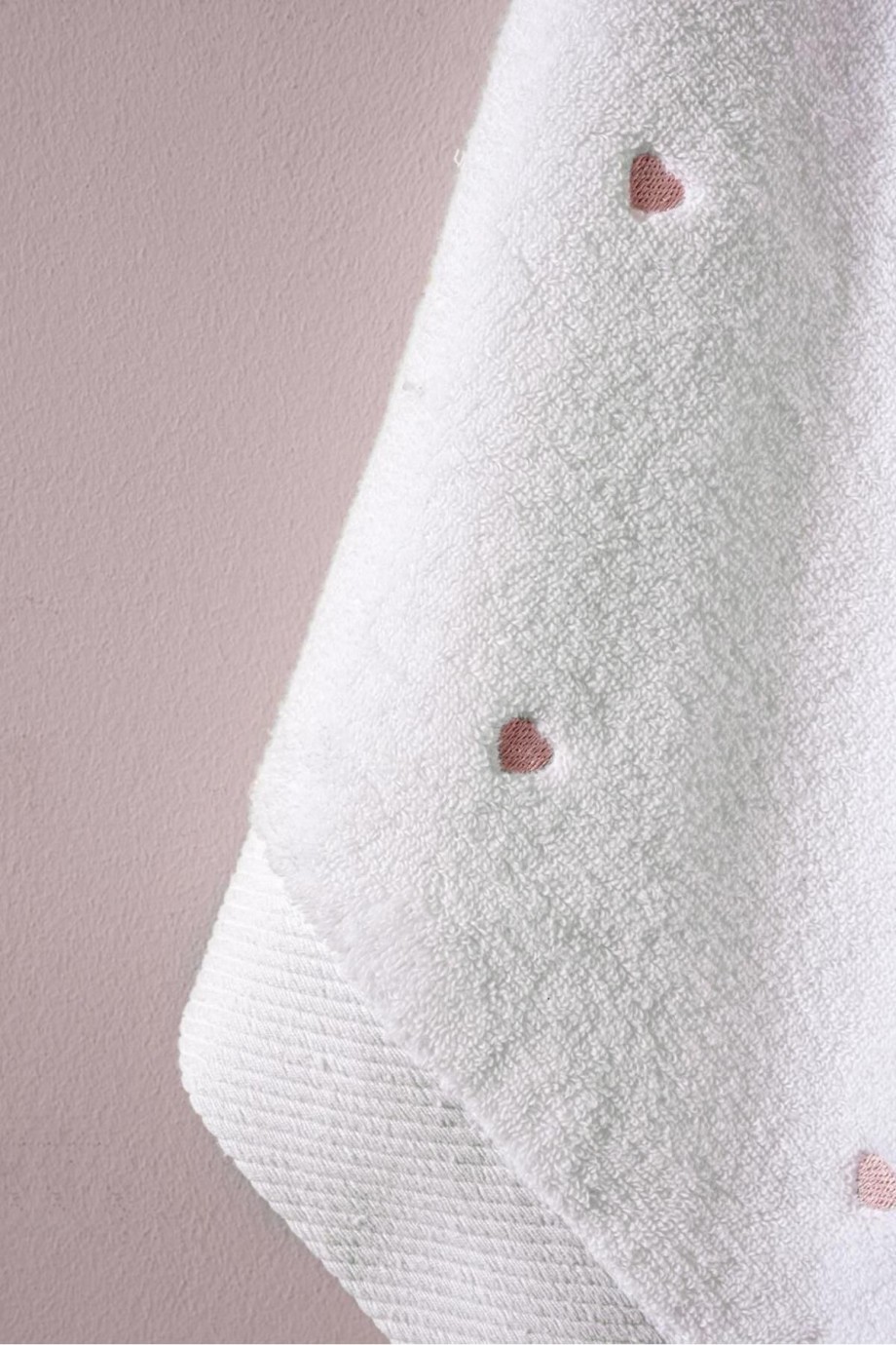 Love Serisi Nakışlı Micro Cotton Banyo Havlu Seti Love Serisi Nakışlı Micro Cotton Banyo Havlu Seti